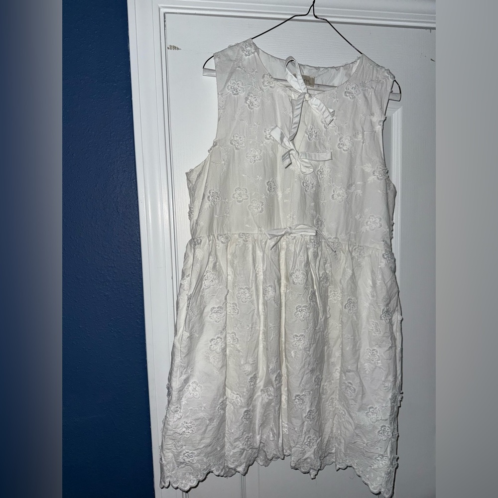 Entro White Floral Bow Mini Dress
